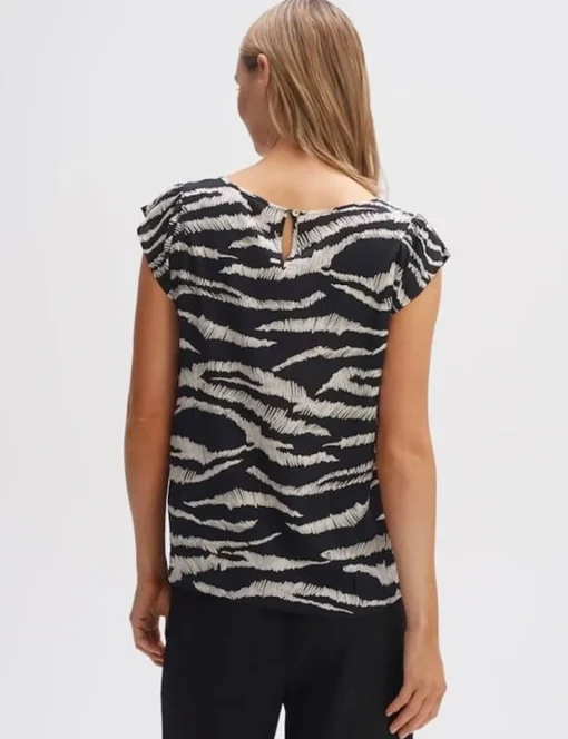 Opus t-shirts 2311712322100 Zwart Hot