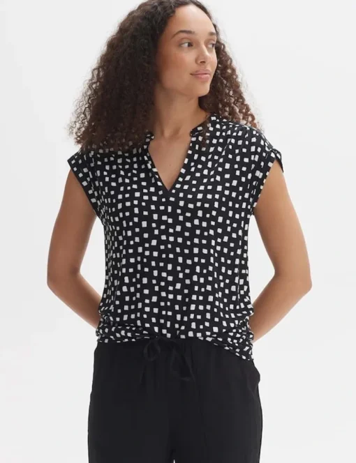 Opus t-shirts 2260112377100 Zwart Hot